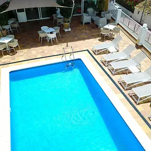 2* Hotel Es Mitjorn